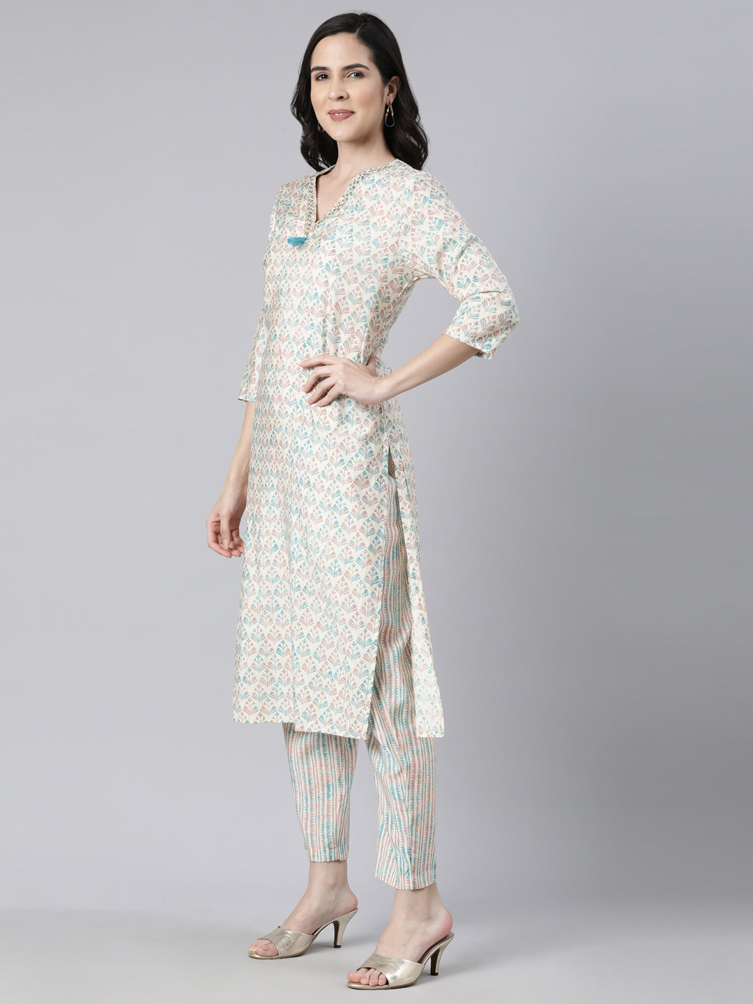 Neerus Blue printed floral suit set - back view