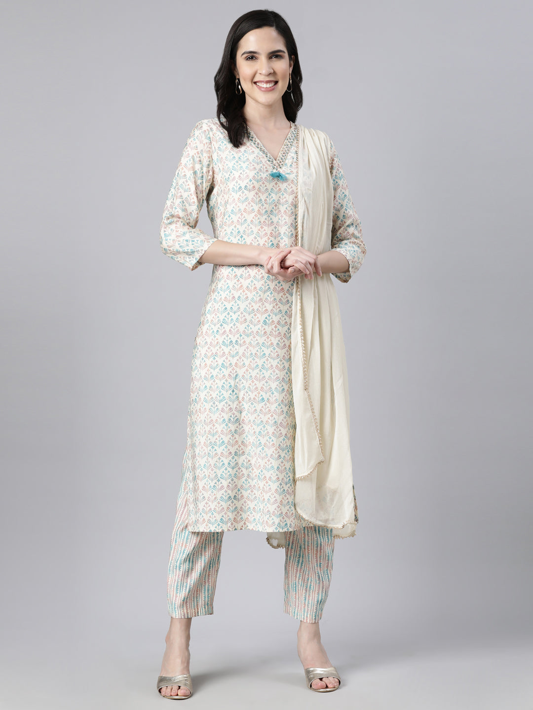 Neerus Blue printed floral suit set - detail view 2