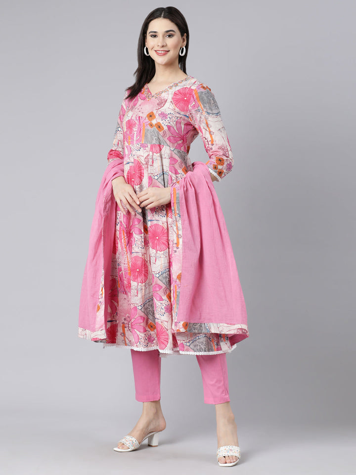 Neerus Pink cotton printed panelled suit set - detail view 3