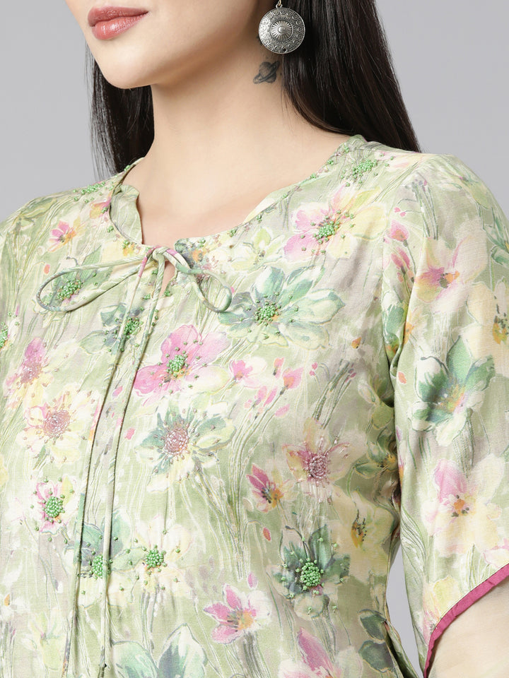 Neerus Green printed floral straight suit set - detail view 1