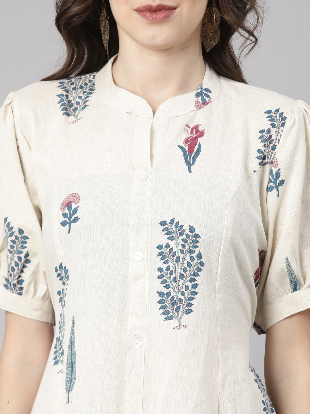 Neerus Off White Casual Floral Straight Kurtas