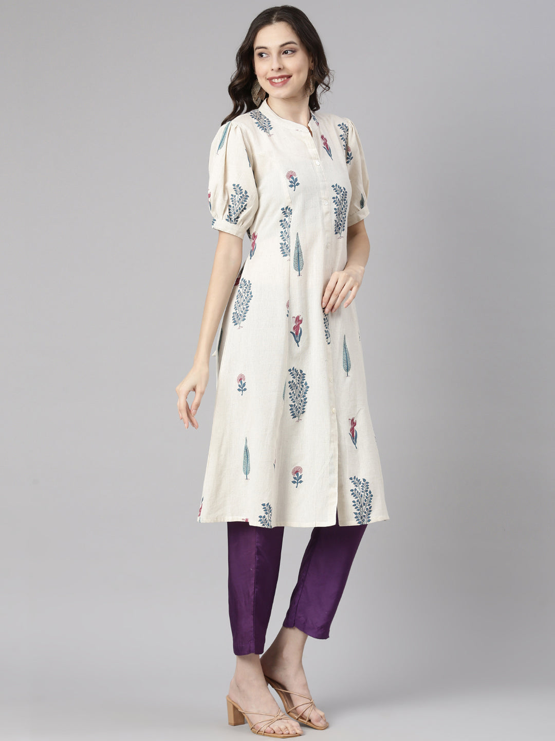 Neerus Off White Casual Floral Straight Kurtas