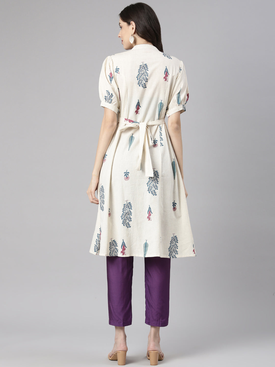 Neerus Off White Casual Floral Straight Kurtas