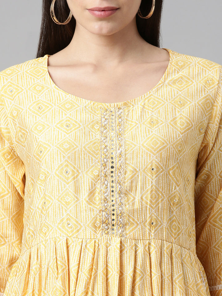 Neerus Yellow printed pleated suit set - detail view 1