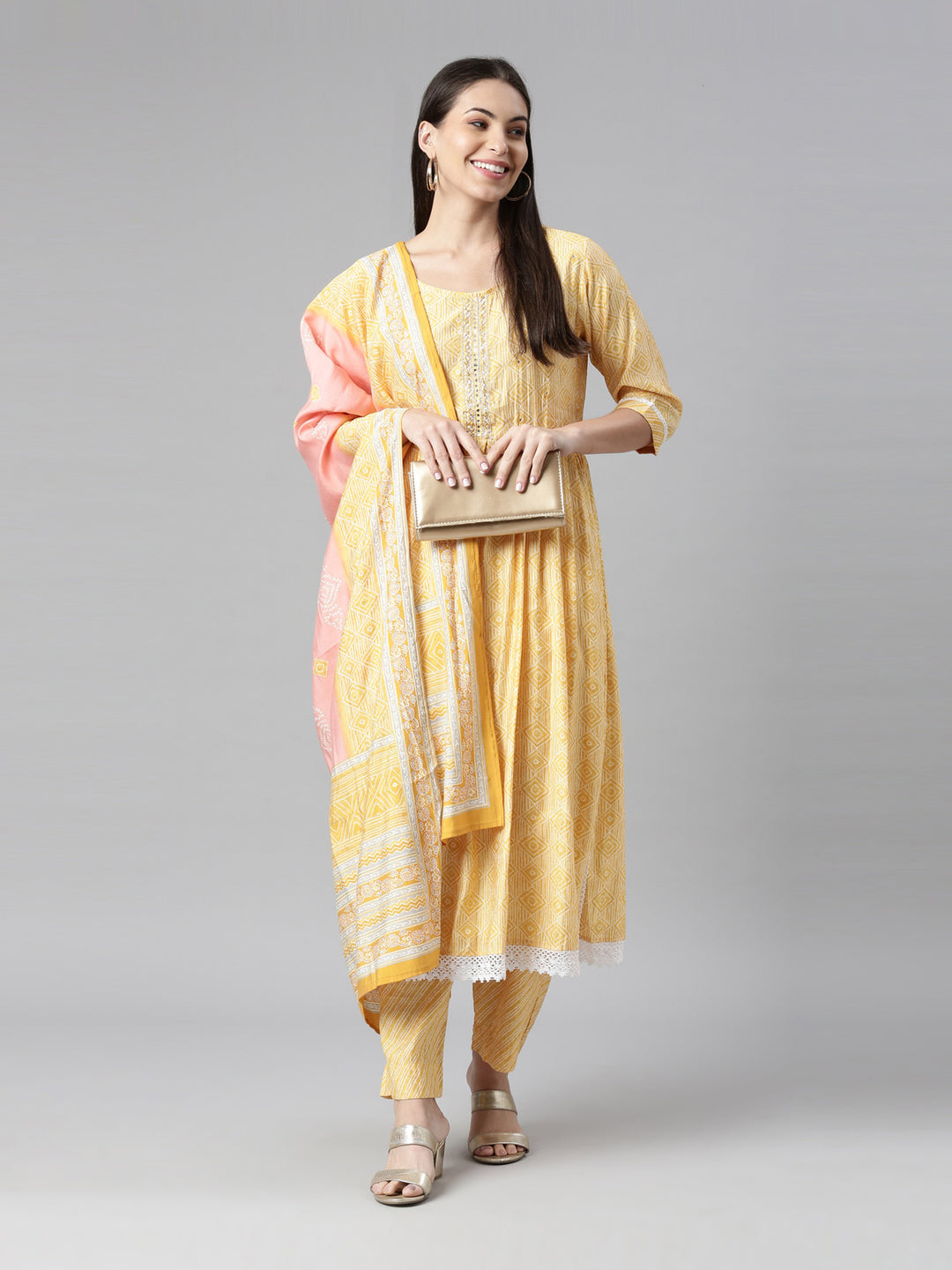 Neerus Yellow printed pleated suit set - detail view 2