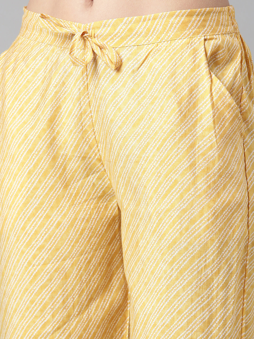Neerus Yellow printed pleated suit set - detail view 3