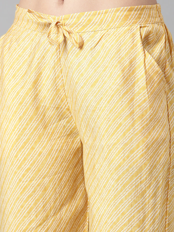 Neerus Yellow printed pleated suit set - detail view 3