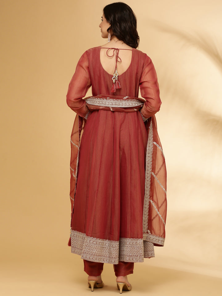 Gajari Tissue Three Piece Set