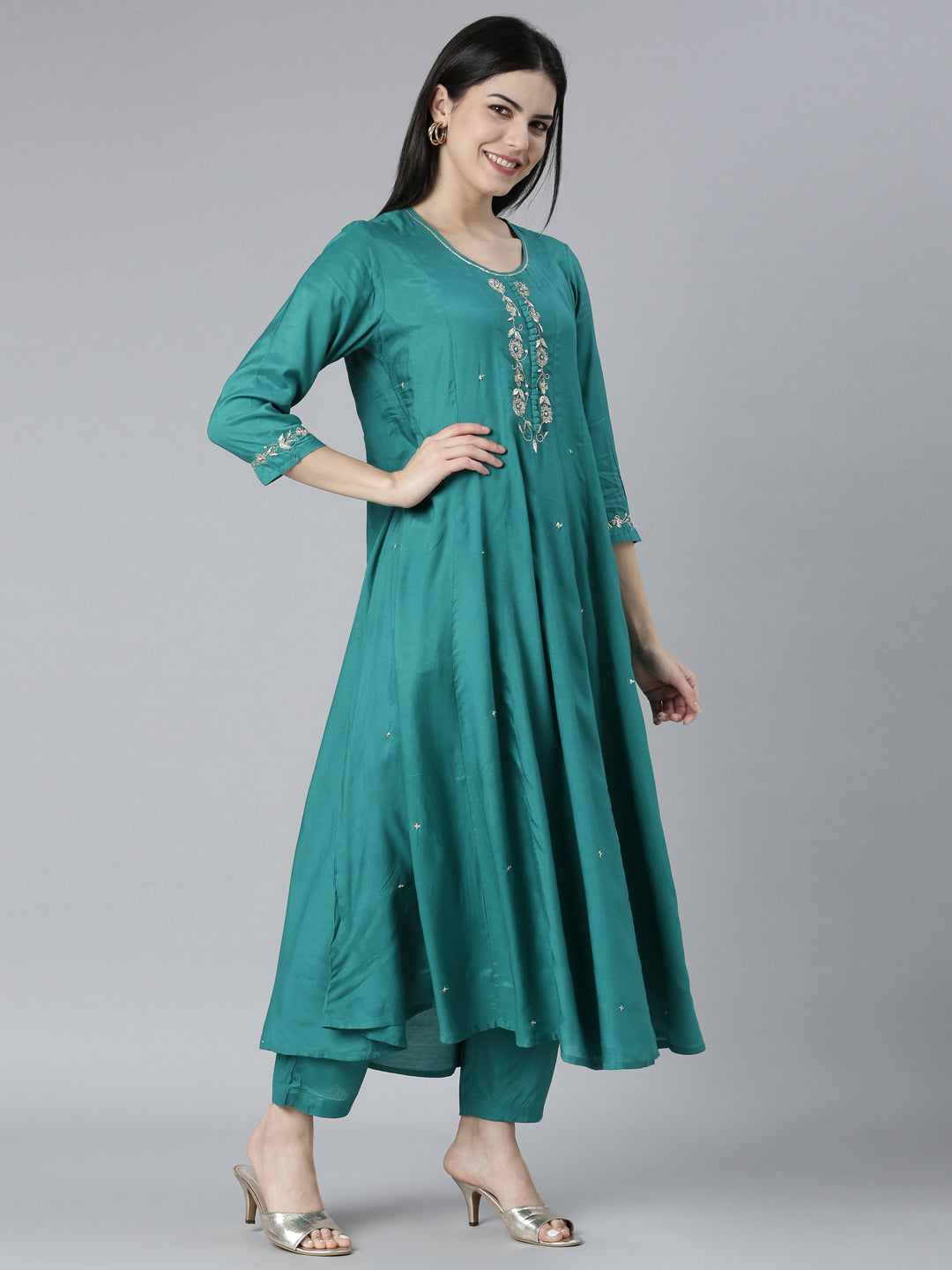 Neerus Green Shantoon solid straight kurta set - back view