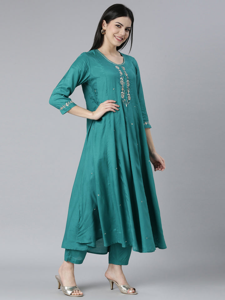 Neerus Green Shantoon solid straight kurta set - back view