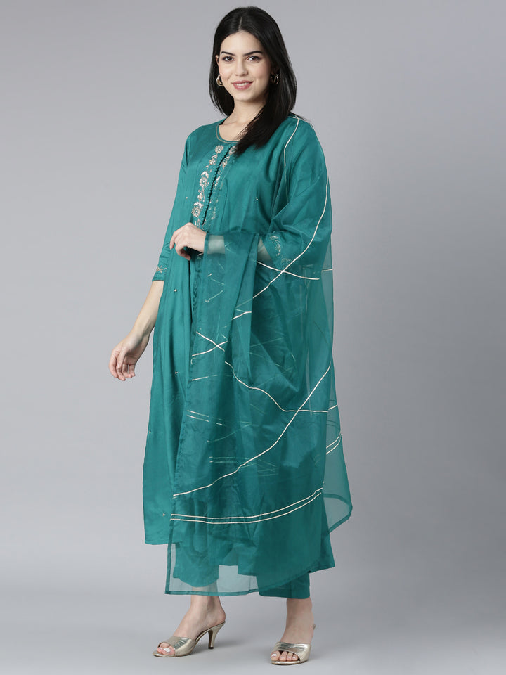Neerus Green Shantoon solid straight kurta set - detail view 2