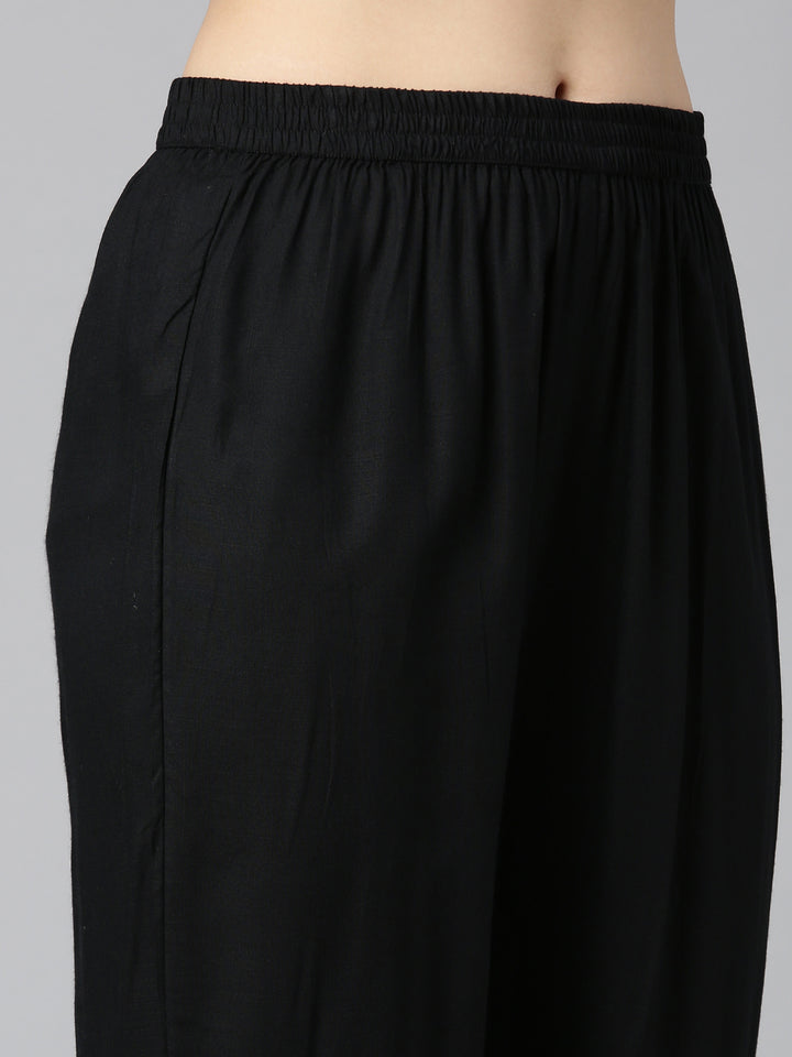 Neerus Black Chinon Printed Kurta Set - detail view 3