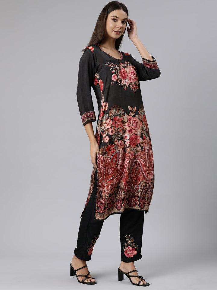 Neerus Black muslin printed suit set - back view