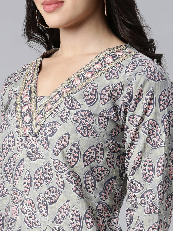 Neerus Grey cotton printed suit set - detail view 1