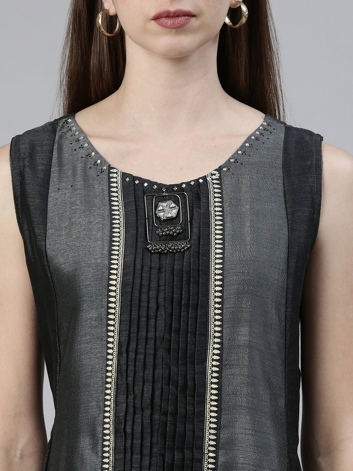 Neerus Thread Work Sleeveless Panelled A-Line Crepe Kurta