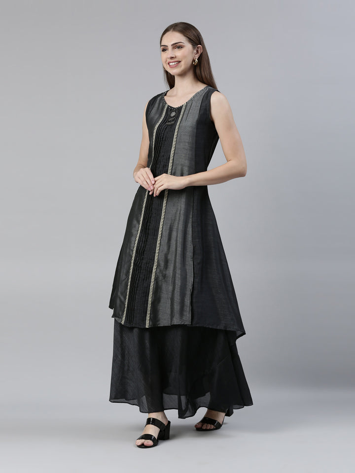 Neerus Thread Work Sleeveless Panelled A-Line Crepe Kurta