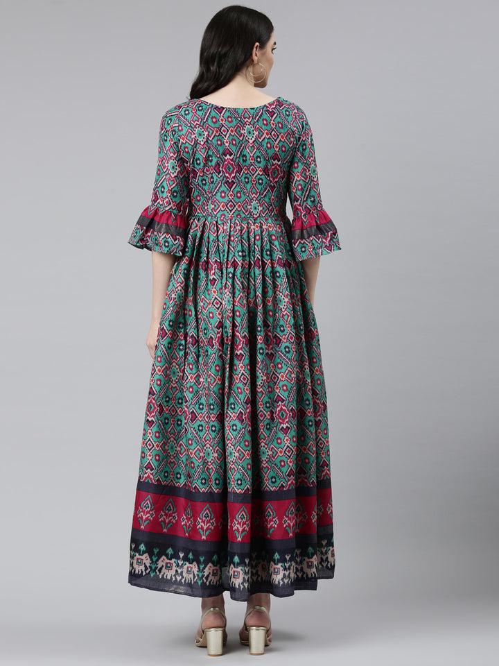 Neerus Green printed straight dress - side view