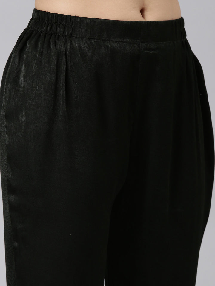 Neerus Olive Regular Straight Solid Kurta And Trousers