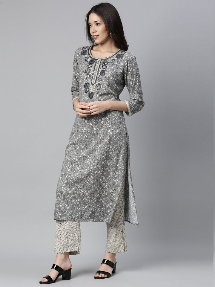 Neerus Grey printed floral kurta set with trousers - back view