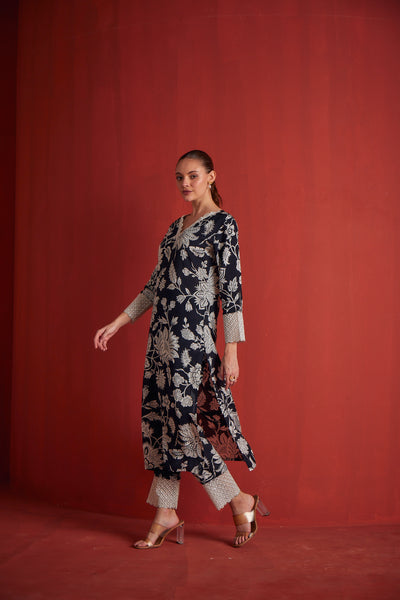 Neeru's Womens Black Colour Kurta Set