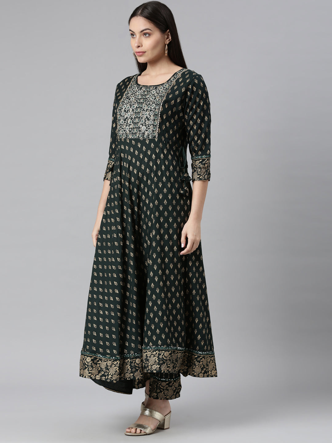 Neerus Green rayon printed suit set - back view