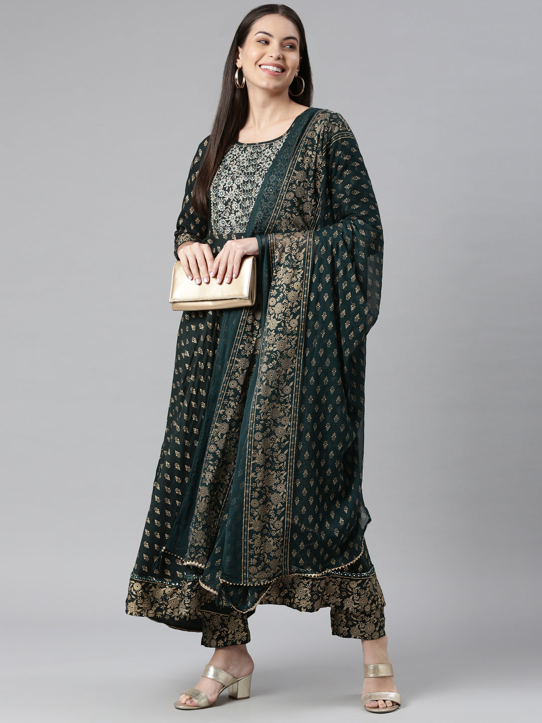 Neerus Green rayon printed suit set - detail view 1