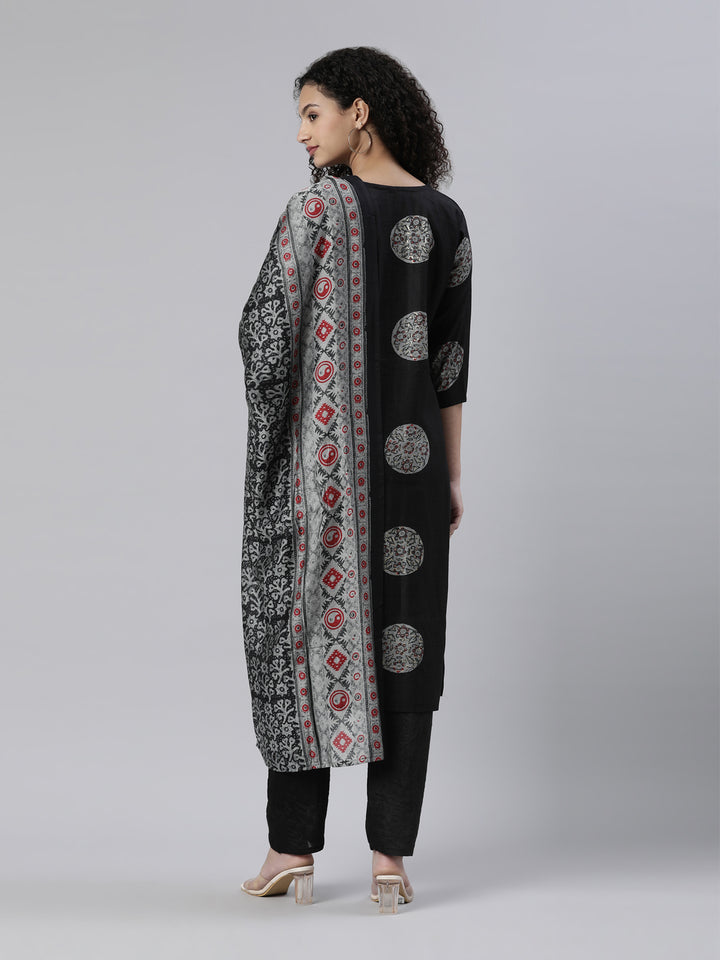 Neerus Multi ethnic mirror work suit set - detail view 1
