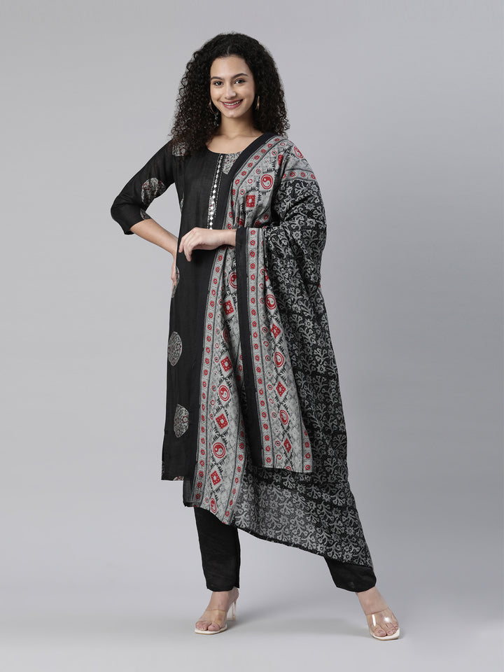 Neerus Multi ethnic mirror work suit set - detail view 3
