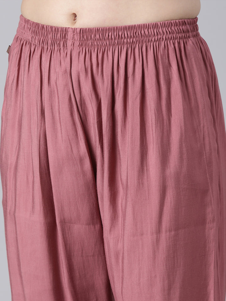 Neerus Pink solid straight suit set kurta trouser dupatta - detail view 3