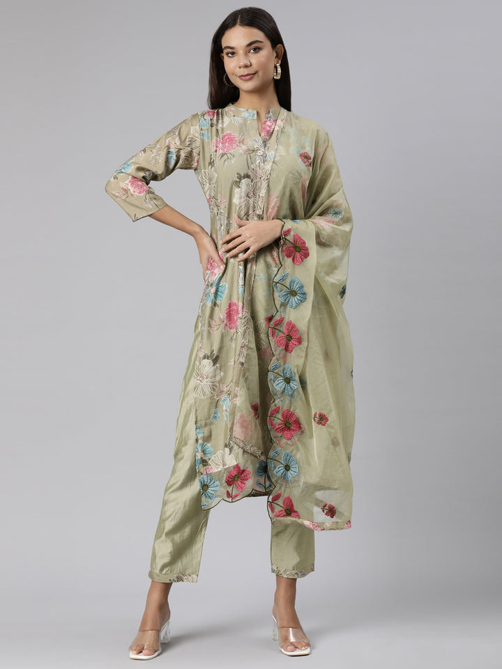 Neerus Green printed floral straight suit set - detail view 2