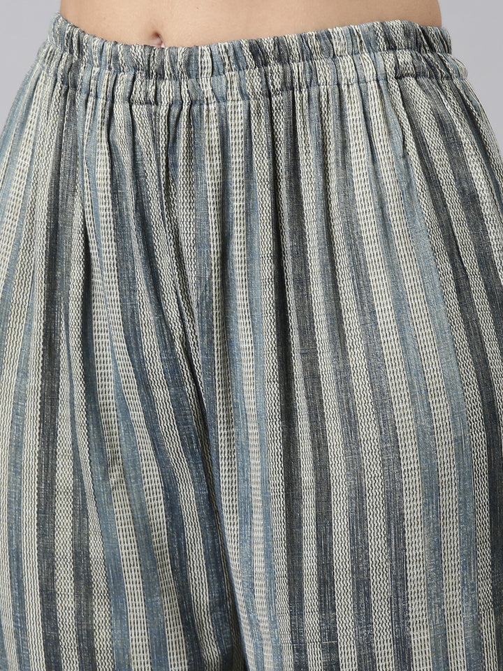 Neerus Blue printed floral kurta suit set - detail view 3