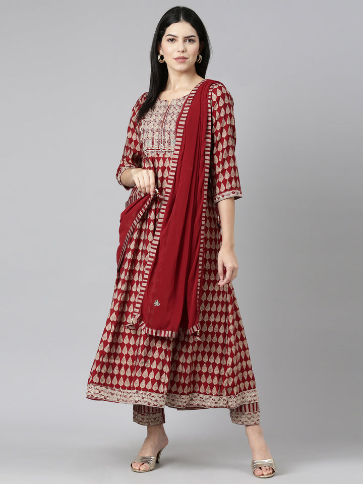 Neerus Maroon printed straight kurta set - detail view 2