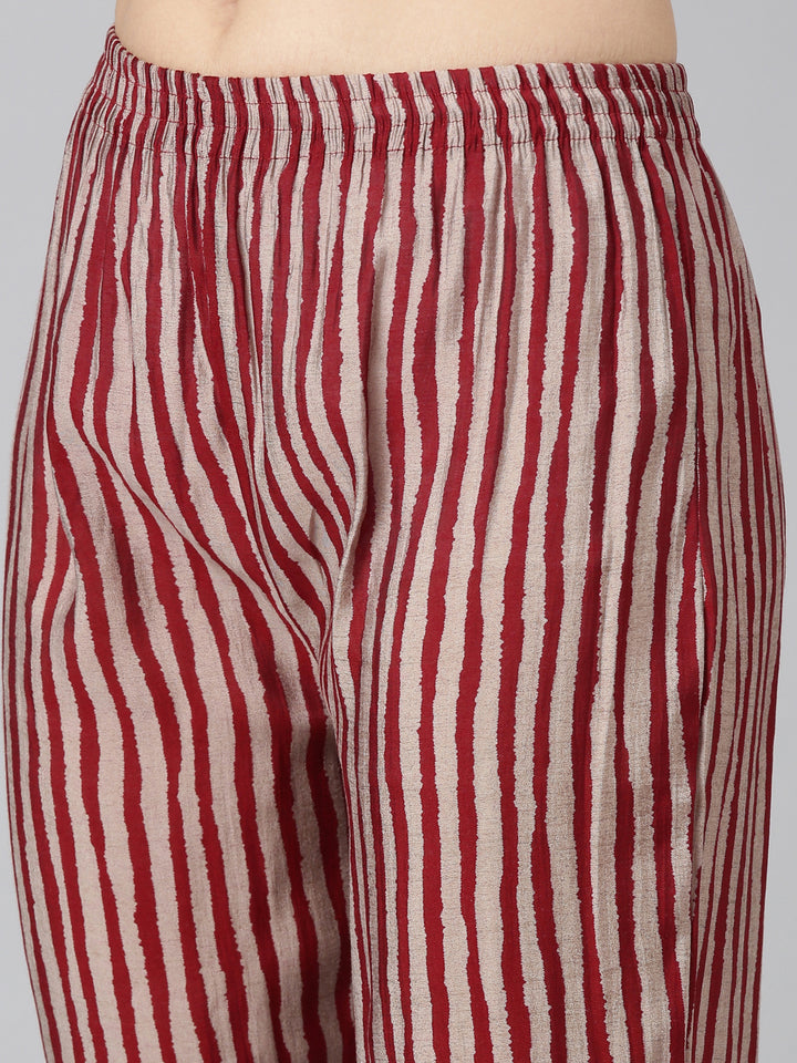 Neerus Maroon printed straight kurta set - detail view 3