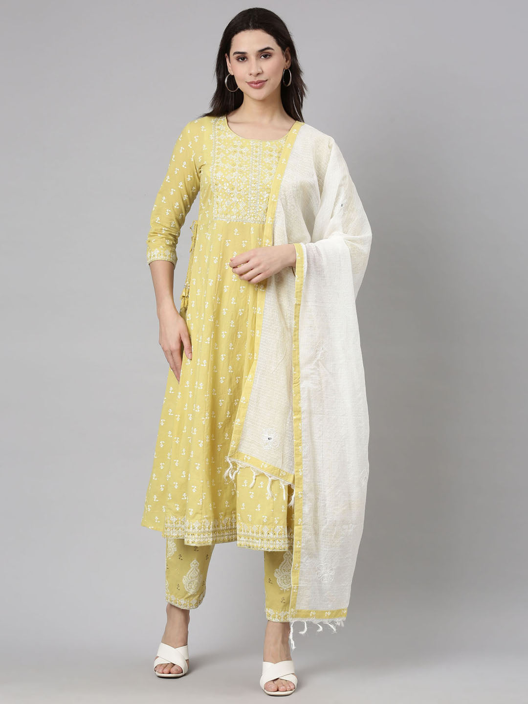 Neerus Green cotton printed suit set - front view
