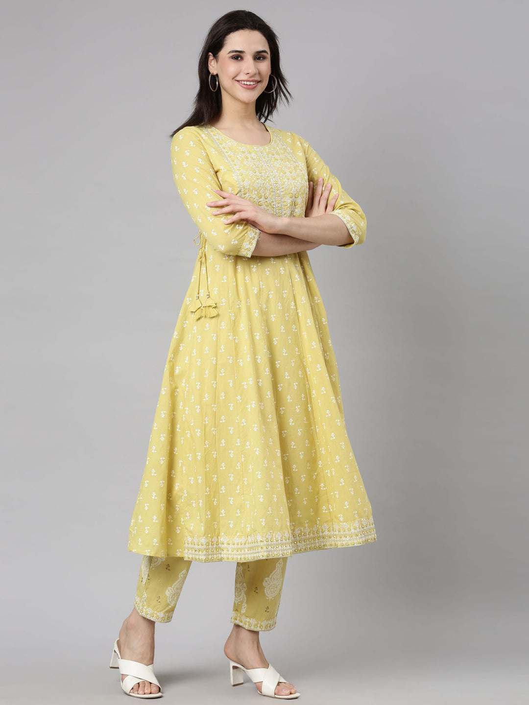 Neerus Green cotton printed suit set - back view