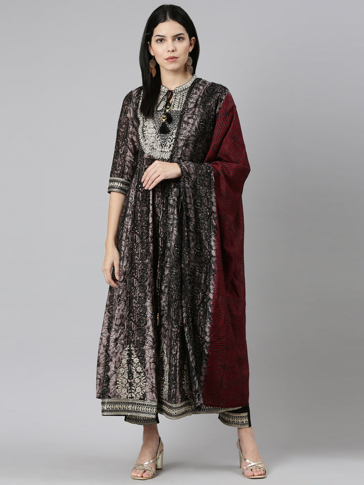 Neerus Black printed straight kurta set with dupatta - front view