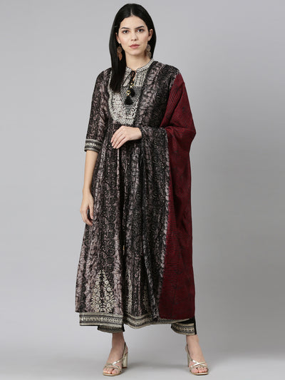 Neeru's Black Regular Straight Printed Readymade Suits