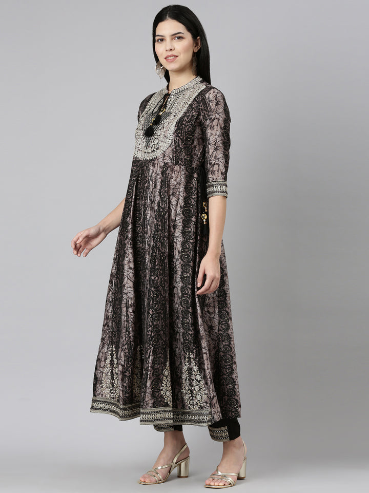 Neerus Black printed straight kurta set with dupatta - back view