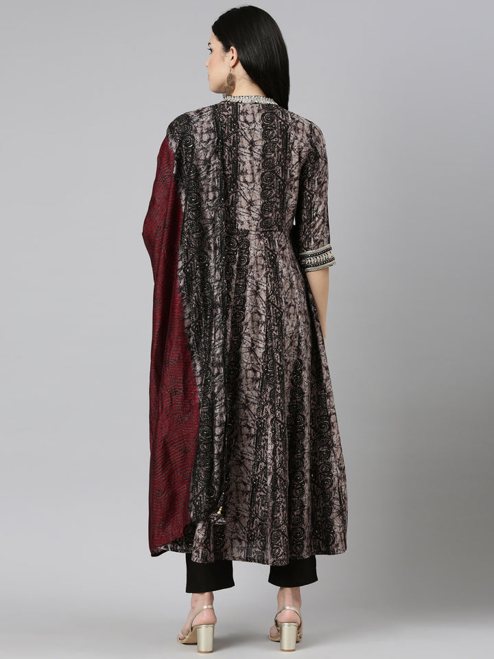 Neerus Black printed straight kurta set with dupatta - side view