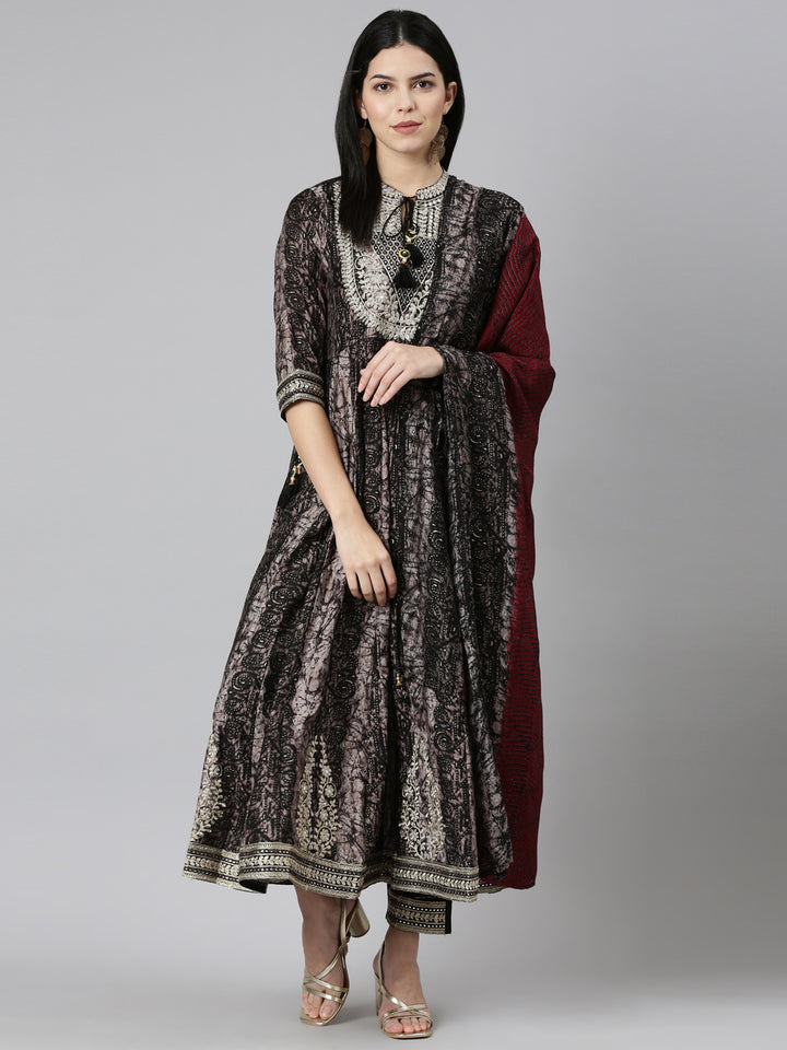 Neerus Black printed straight kurta set with dupatta - detail view 2