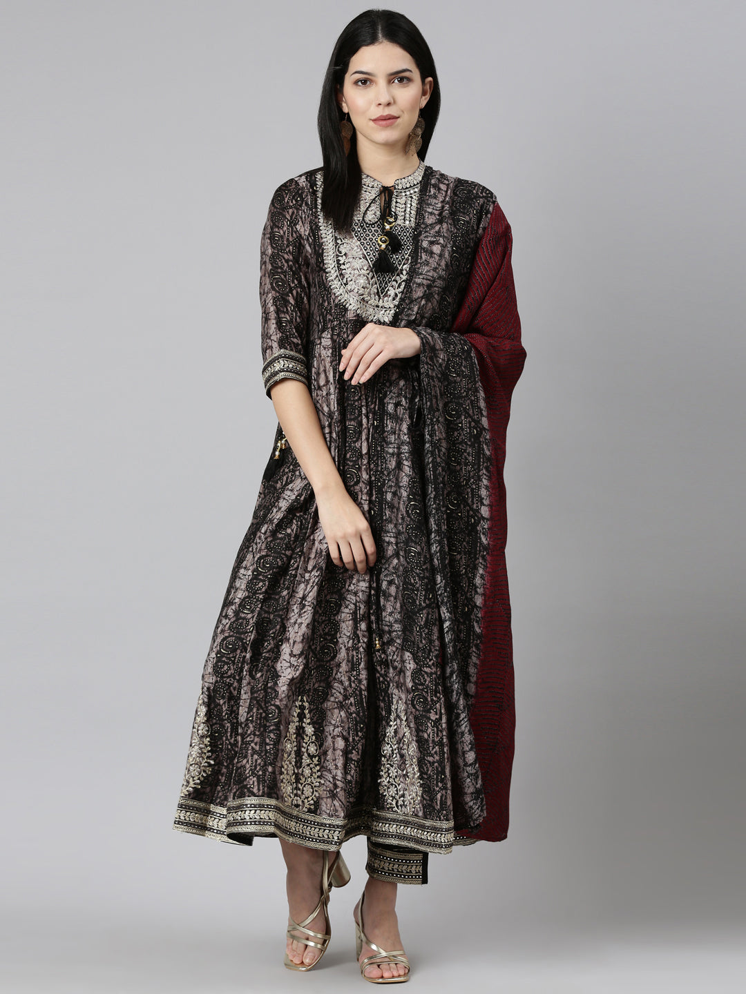 Neeru's Black Regular Straight Printed Readymade Suits