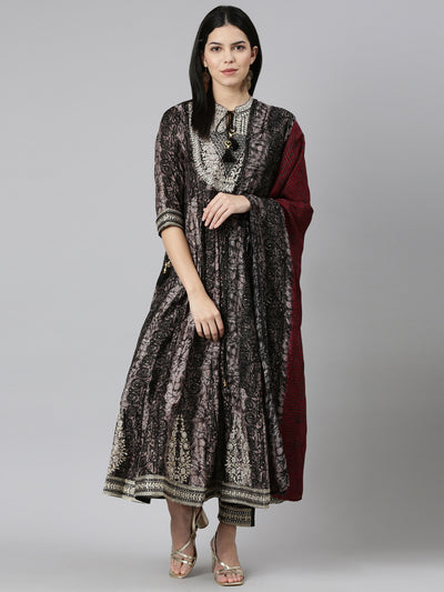 Neeru's Black Regular Straight Printed Readymade Suits