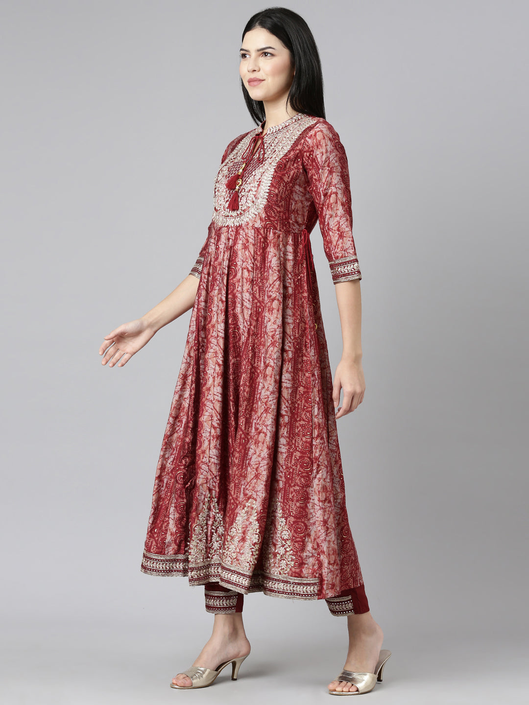 Neerus Maroon printed straight kurta set - back view