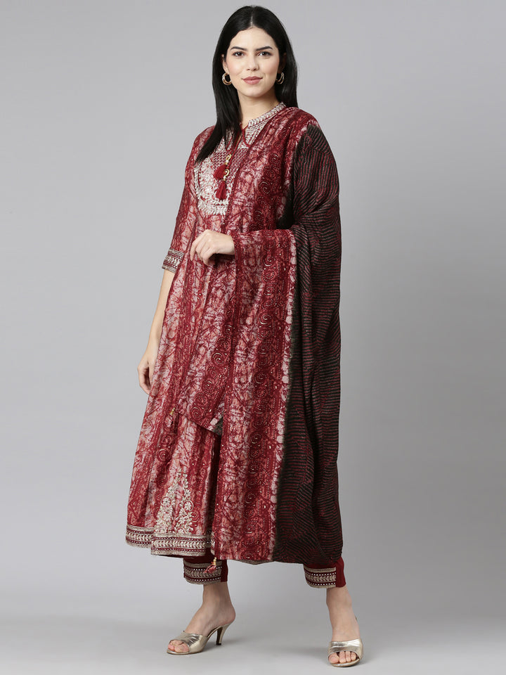 Neerus Maroon printed straight kurta set - detail view 2
