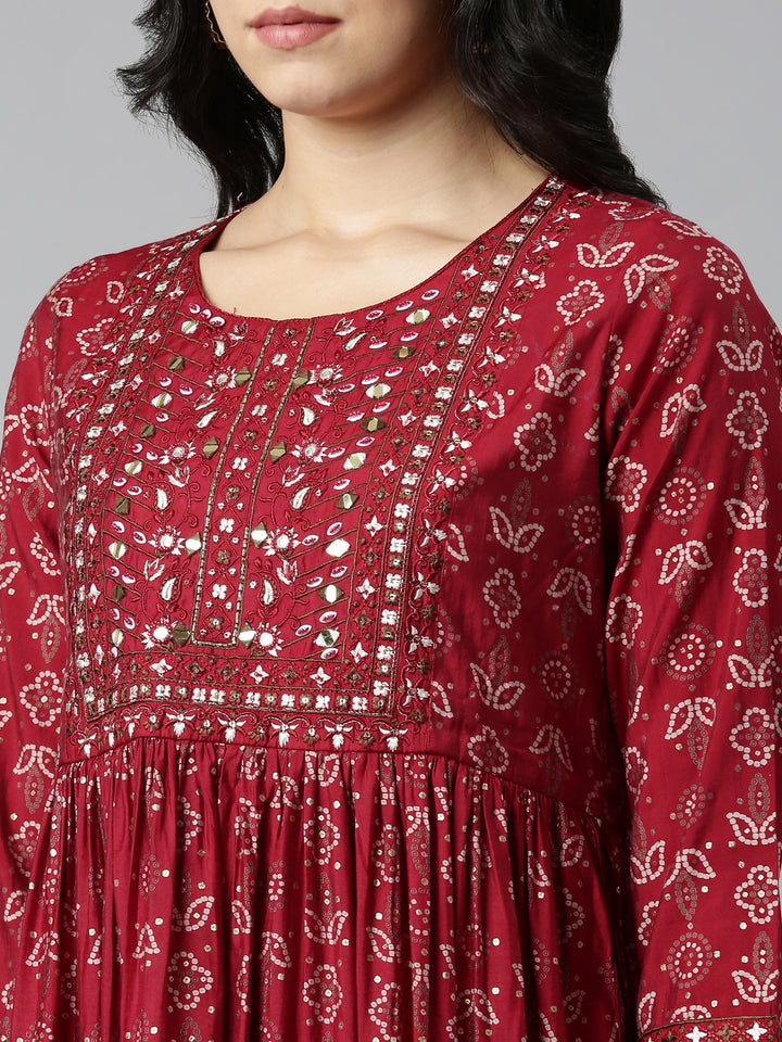 Neerus Maroon printed Nyra cut kurta set - detail view 1