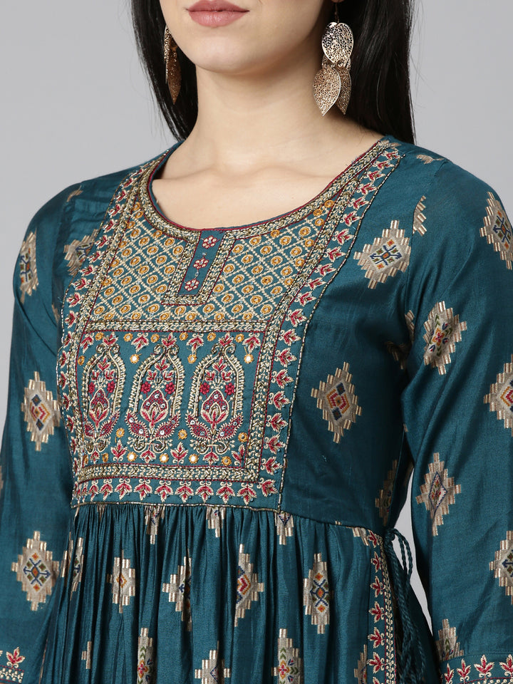 Neerus Green printed Nyra cut kurta set - detail view 1