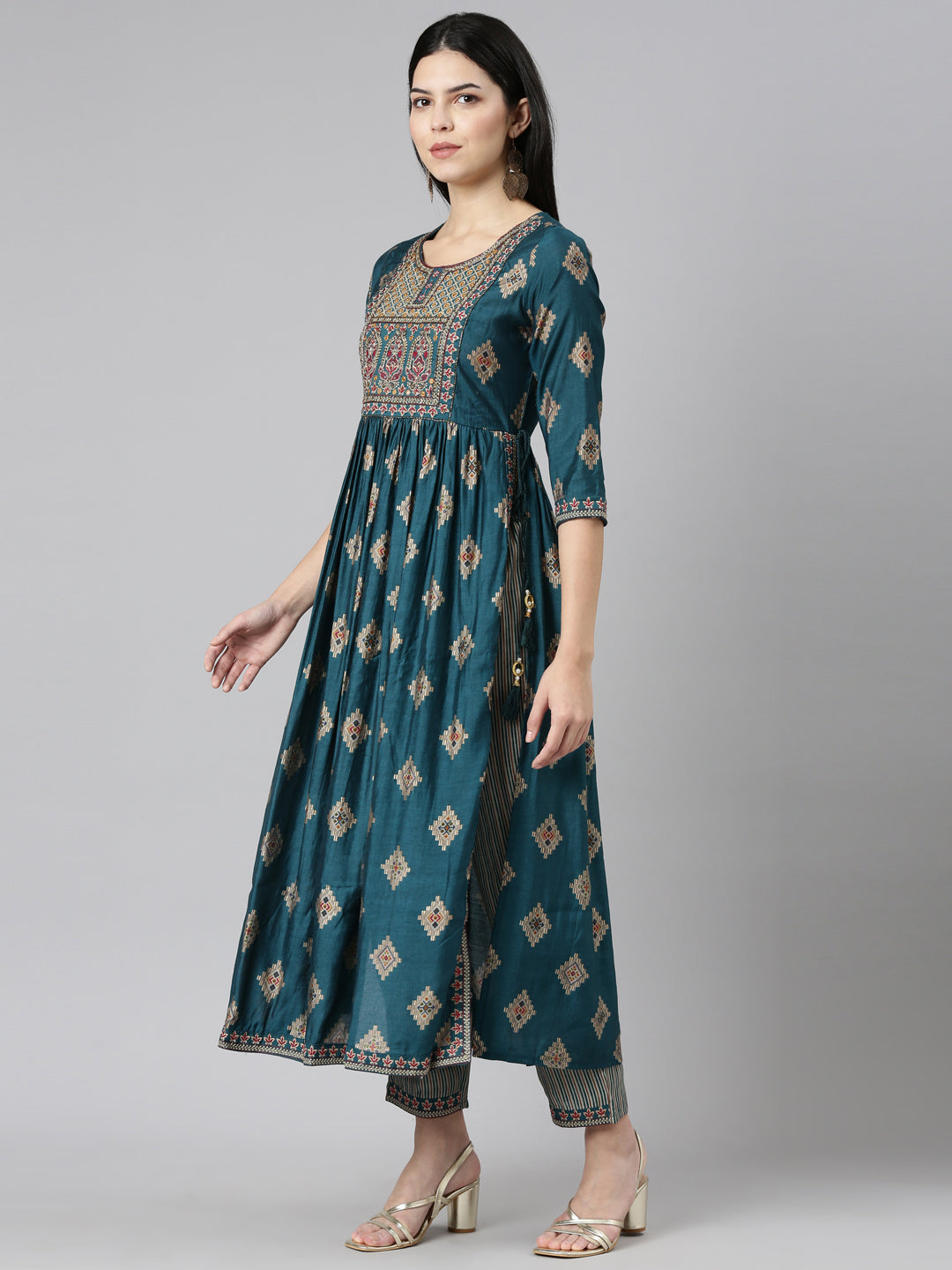 Neerus Green printed Nyra cut kurta set - back view