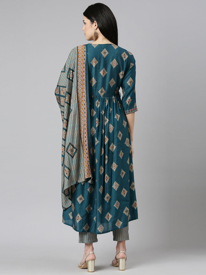 Neerus Green printed Nyra cut kurta set - side view