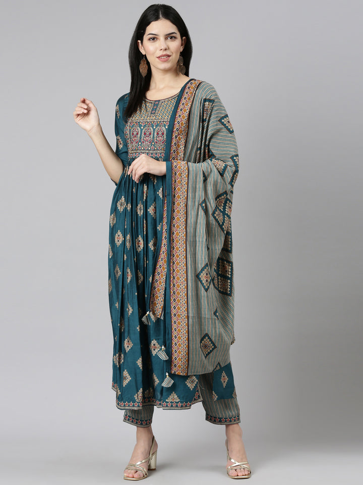 Neerus Green printed Nyra cut kurta set - detail view 2