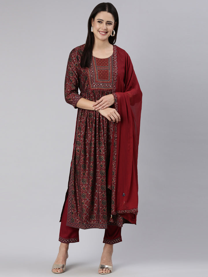 Neerus Maroon printed straight kurta set - detail view 2